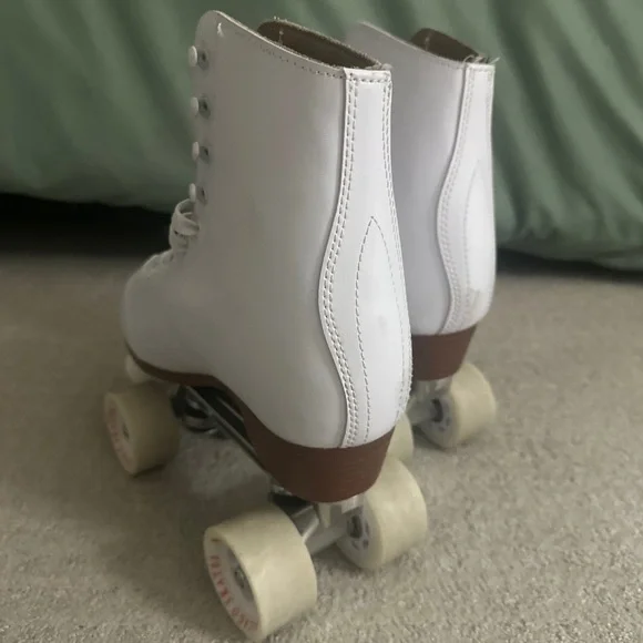Chicago 800 Vintage style Elegant White Roller Skates - Picture 3 of 4